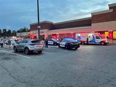 Man accidentally shot himself inside Food Lion store - WBTV