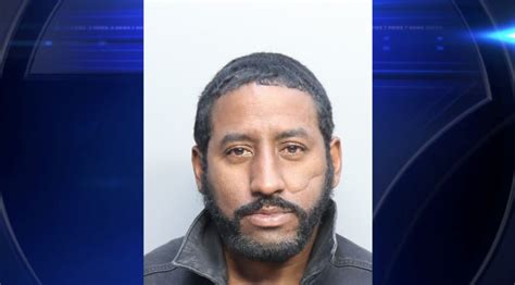 Man arrested for sucker punching cigar vendor on Ocean Drive, officials say