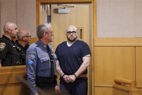Man awaiting trial for quadruple homicide in Maine withdraws insanity plea