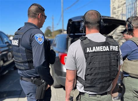 Man barricades, holds victim hostage in car for 7 hours in Alameda