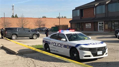 Man critically injured in Mississauga shooting; suspects sought