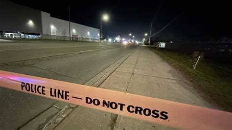 Man dead after shooting at industrial plaza in Mississauga