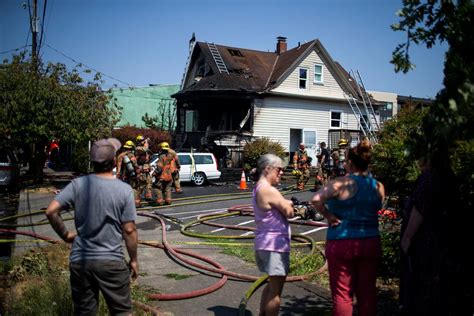 Man dies after being found inside SE Portland house fire