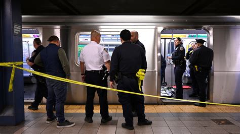 Man dies after being placed in chokehold by subway rider in NYC