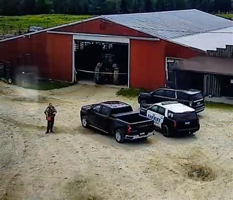 Man dies in shootout with deputies inside rural Missouri barn