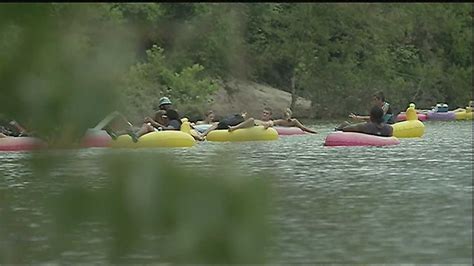 Man dies while inner-tubing on Arkansas River
