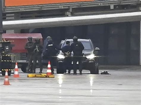 Man in Hamburg airport hostage drama used a rental car and had no weapons permit