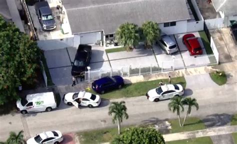 Man injures 2, fatally shoots himself at SW Miami-Dade home, police say