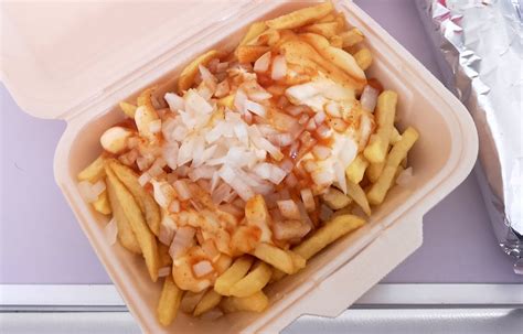 
Man isst sie oft mit Ketchup oder Mayo