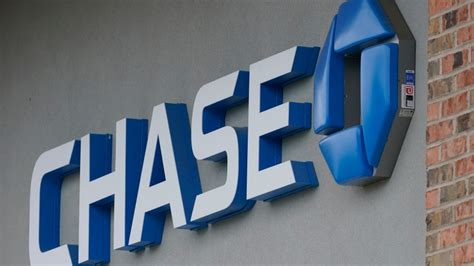 Man pistol-whipped, robbed of money at Chase Bank in Daly City
