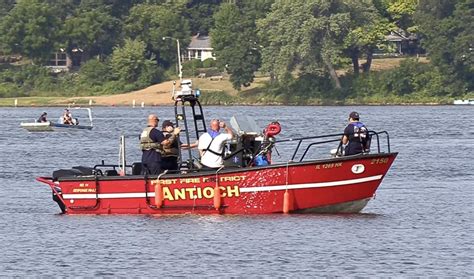 Man remains missing after jumping off boat into Lake Michigan