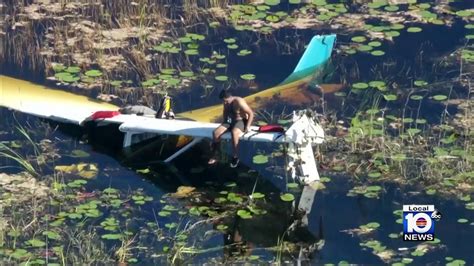 Man stranded on plane’s wing following crash in Everglades
