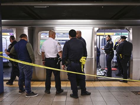 Man was killed by chokehold on NYC subway, examiner says