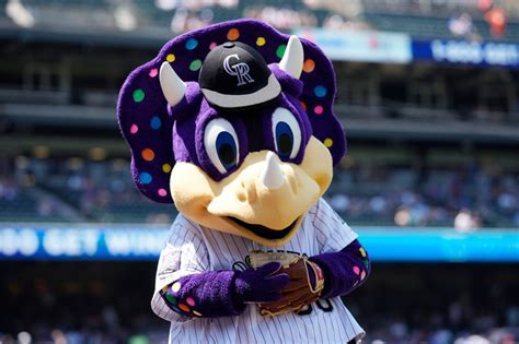 Man who allegedly tackled Dinger at Coors Field turns himself in to police