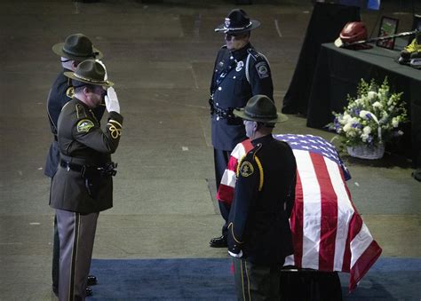 Man who killed Washington police officer gets life sentence