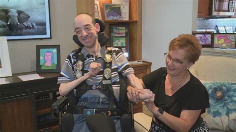 Man with cerebral palsy defies odds, celebrates birthday with art show and fundraiser