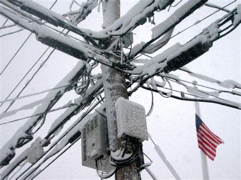 Equipment failure is to blame for a power outage that left some 500 Manassas Park residents in the dark Tuesday evening, Northern Virginia Electric Cooperative public relations representative Mike .... 