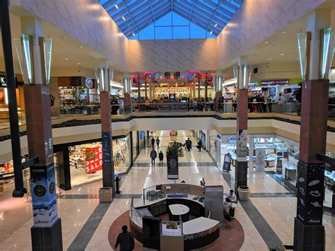 Manchester mall in ct. shopevergreenwalk The Promenade Shops at Evergreen Walk offers an outstanding collection of the most coveted national specialty retailers and restaurants in South Windsor and the surrounding market. 