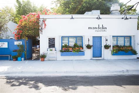 Mandolin miami. Enjoy freshly grilled fish, ali nazik, köfte, and manti at Mandolin, a 1940s bungalow transformed into a Mediterranean restaurant. Book your reservation online and … 