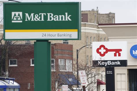 Mandt banks open today. M&T Bank branches will typically be open Monday through Friday from either 9 a.m. to 5 p.m. or 9 a.m. to 6 p.m. Keep in mind that each individual M&T branch sets its own opening hours, so before making a trip, you should use the bank’s branch locator to find your local branch and verify the hours. Is Saturday a Business Day for M&T Bank? 