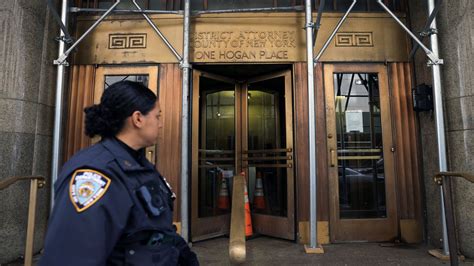 Manhattan da. 00:58. The Manhattan District Attorney’s Office on Thursday moved to scrap nearly 200 misdemeanor convictions that relied on the work of eight dirty NYPD cops who were found to have taken bribes ... 