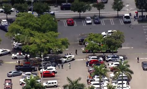 Manhunt underway after shots fired in parking lot of West Miami-Dade shopping center