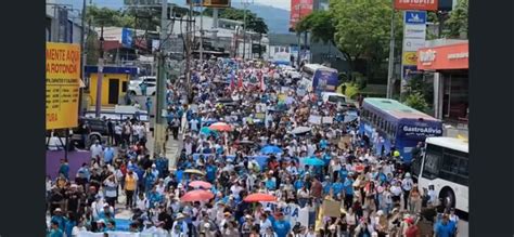 Manifestantes llenan las principales calles de San José por presupuesto para la educación
