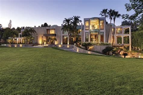 Mansion in beverly hills. Feb 21, 2023 · By Jack Flemming Staff Writer. Feb. 21, 2023 3:42 PM PT. Mark Wahlberg just sold his 30,500-square-foot mega-mansion in Beverly Park for $55 million — the priciest home sale in Southern ... 