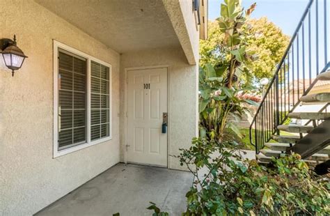 Mansionette court. Fall in love with this pristine condo located in the highly desired gated community Mansionette Court in Northeast Fresno while in desirable Clovis School District. This 2 bedroom 2 bathroom... 