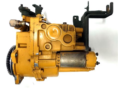 Manual fuel pump on a caterpillar engine. - Volvo v40 1996 manual de servicio y reparación.