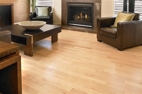 Maple floors. Maple used as a flooring material has a subtle graining, making it almost unnoticeable. Unlike oak wood, it does not have sharp contrasts. Thus, it has less … 
