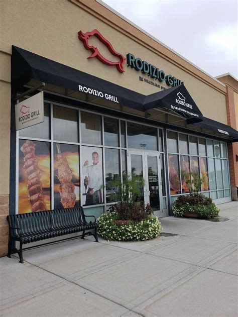 Maple grove restaurants. Specialties: We believe every community should have access to convenient, healthy choices that make a positive impact on their lives. That's where we come in. Founded in late 2016 by Founder and Chairman, Steele Smiley, CRISP & GREEN® is an innovative fast-casual restaurant that is changing the game in the wellness … 