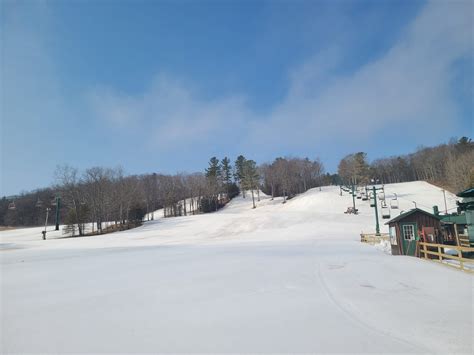 Maple ski ridge. Maple Ski Ridge is the #1 Learn to Ski and Snowboard Center in NY's Capital District, earning its place as an official Burton "Learn to Ride Center" and offering after-school and weekend lessons. Enjoy night skiing, cross-country skiing, and a … 