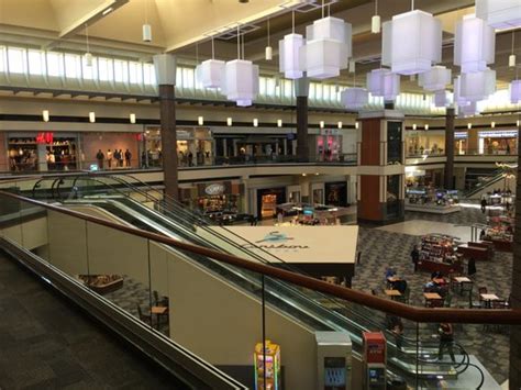 Maplewood mall white bear avenue saint paul mn. Outlet malls give you a wide selection and great bargains. They are a fun and different experience from shopping in department stores for your normal needs. Home / North America / ... 