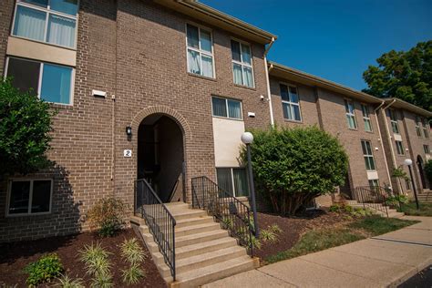 This AWESOME residential community, with studios, one and two bedroom apartments and even townhome style apartments, is located in Gaithersburg, MD. We are near shopping, dining, entertainment, and also public transportation are all within your grasp. Nestled in a quaint neighborhood off of I-270, Montgomery Club has spacious townhome style .... 