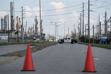 Marathon Texas Refinery Works to Contain Day-Old Oil Leak