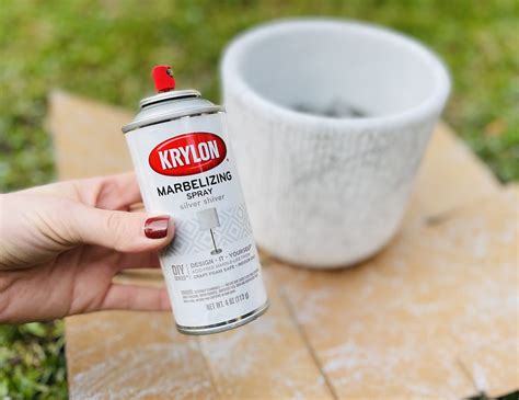 Marbelizing spray paint. .  ...