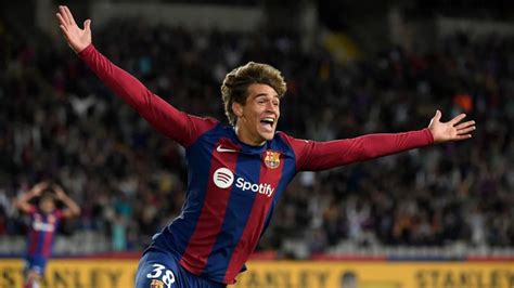 Marc Guiu, de 17 años, se convierte en el debutante más joven en anotar con el Barcelona