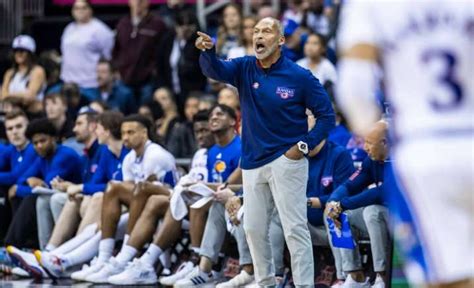 March Madness without Self: Roberts has KU running smoothly