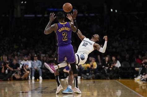 Marcus Smart hits 8 of Grizzlies’ 23 3-pointers in 127-113 victory over slumping Lakers
