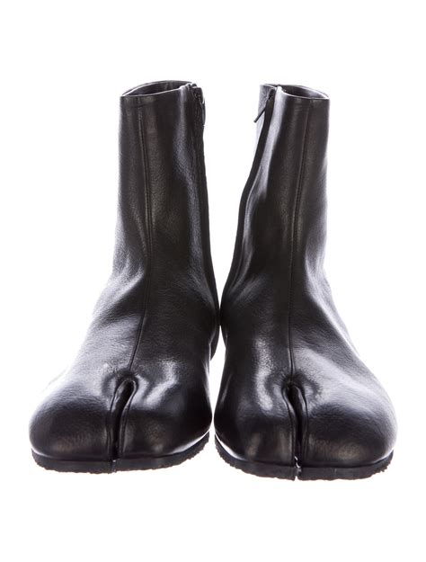 Margiela tabi boots. Maison Margiela. Tabi Boots In Vintage Finish Leather Shoes - Black. From Baltini. Sale. Showing 48 of 253. Shop Women's Maison Martin Margiela Tabi Boots. 253 items on sale from $389. Widest selection of New Season & Sale only at Lyst.com. Free Shipping & Returns available. 