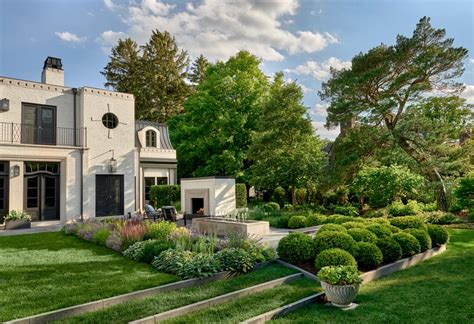 Mariani landscape. Mariani’s father, Vito Mariani Sr., worked there well before carving a niche in high-end residential landscape maintenance in 1958 and starting Mariani Landscape to care for homeowner properties and estates in the Lake Forest and Highland Park areas of Chicago. “The larger estates had full-time gardeners,” … 