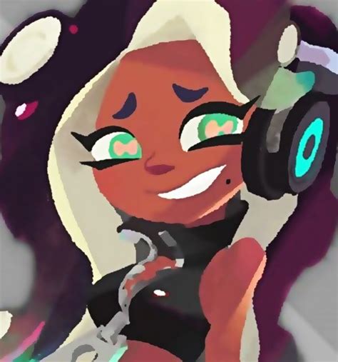 Marina and Marie's strange connection. Marina has a unique connection to Marie from the Splatoon series, according to the Splatoon 2 art book. Marina has a teal color scheme, which is often mistaken for green. Marina is three years younger than Marie, but they look similar because they are Octoling and Inkling, respectively.