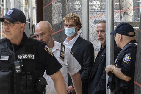 Marine veteran who fatally choked NYC subway rider Jordan Neely is freed pending trial