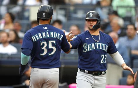 Mariners hammer struggling Germán as Woo gets his 1st win in a 10-2 rout of the Yankees
