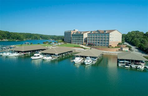 Mariners landing. Mariners Landing is Smith Mountain Lake’s most popular waterfront resort community and conference center. Located just thirty five minutes from Roanoke and … 