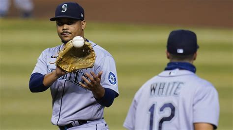 Throughout the regular season, the Mariners had turned over countless leads to Andrés Muñoz and Paul Sewald and saw that unhittable duo seal victories. That didn't happen in Game 1.. 