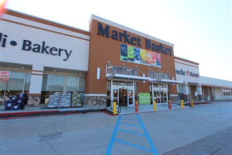 Market Basket Foods , under the trade name Market Basket, is a chain of 34 supermarkets that serves southeast Texas and Louisiana in the United States, with headquarters in …