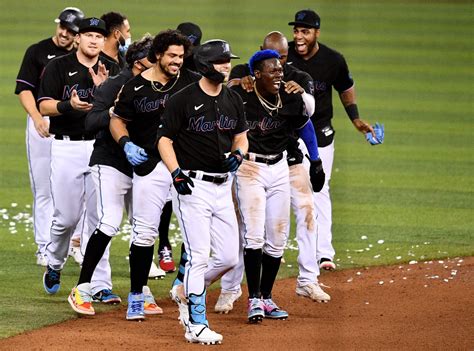 Marlins look to break 3-game slide, take on the Cardinals