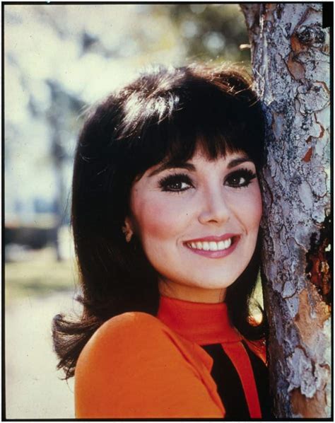 Marlo Thomas appears to have had a facelift to look younger, based on her before and after pictures. American writer, activist, actress, and producer Marlo Thomas is 85 years old. When Marlo is not stretched, she looks like the young actress from That Girl, an American sitcom.
